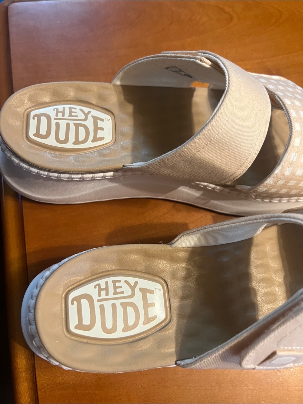 Women’s size 9 hey dude brand NWOT Delray slide Gingam tan - Picture 6 of 6